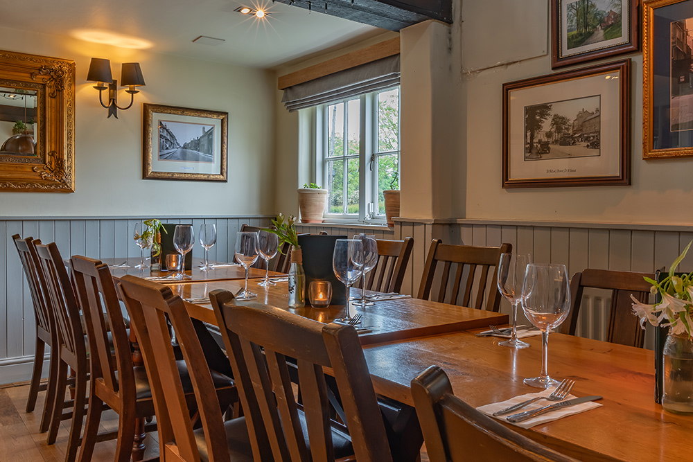 vin-2024-secondaryspaces-thethreehorseshoesstalbans-privatedining-img-2.jpg